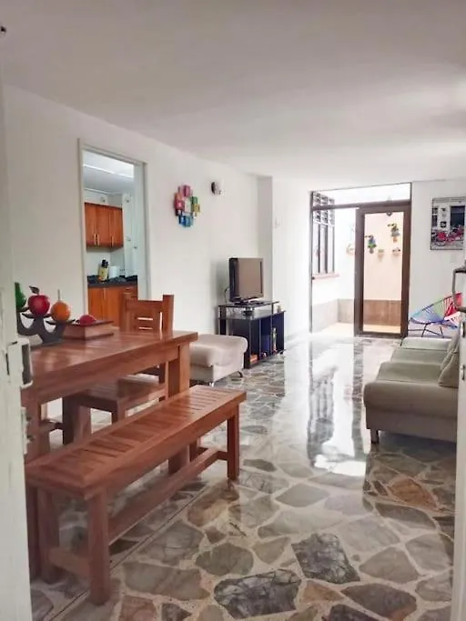 メデジンApartamento Estadio Laurelesアパートメント アパート